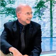 Scrittore e autore laureato impartisce lezioni di marerie umanistiche